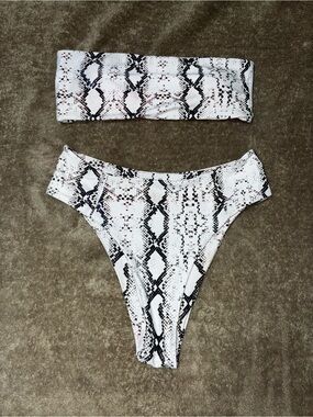 SHEIN White & Black Snake-Print Bandeau Bikini Set
